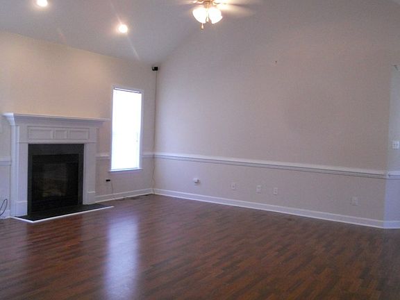 2nd image of 105 Lauren Pl