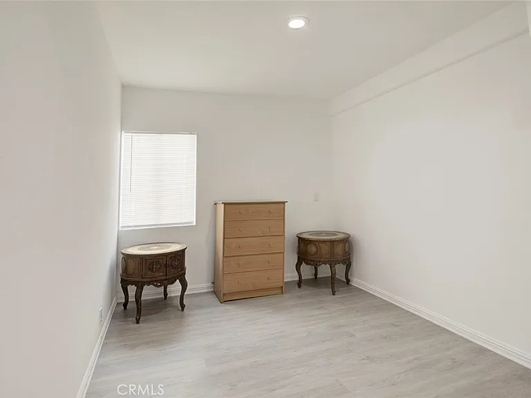 14918 1/2 Wyandotte St — Photo 18