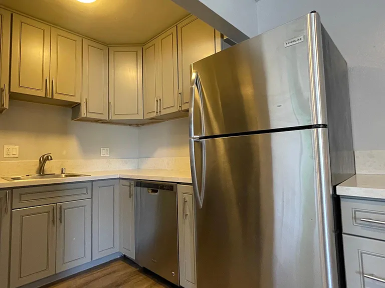 1969 Cedar Ave #5 — Photo 6