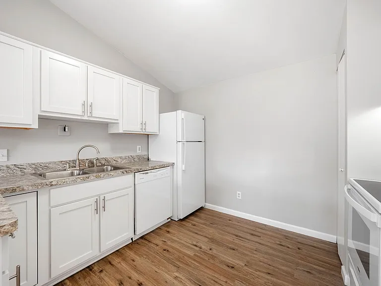 Creekside at Fenton Heights — Photo 10