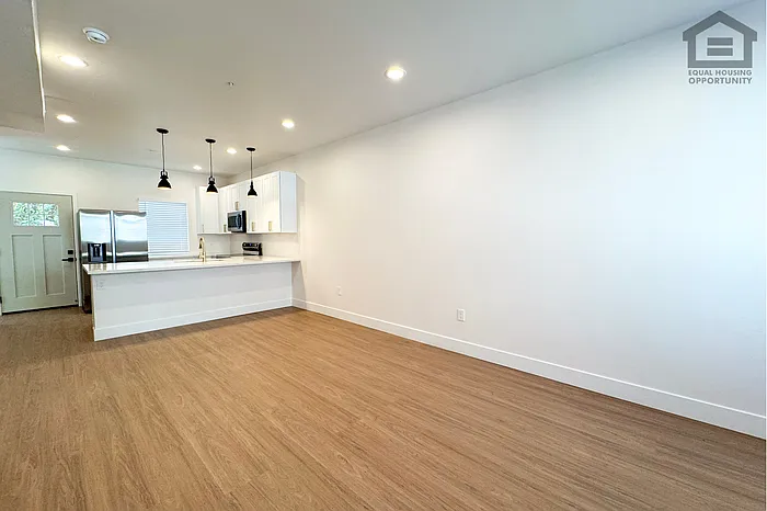 185 Sugarloaf St #1 — Photo 8