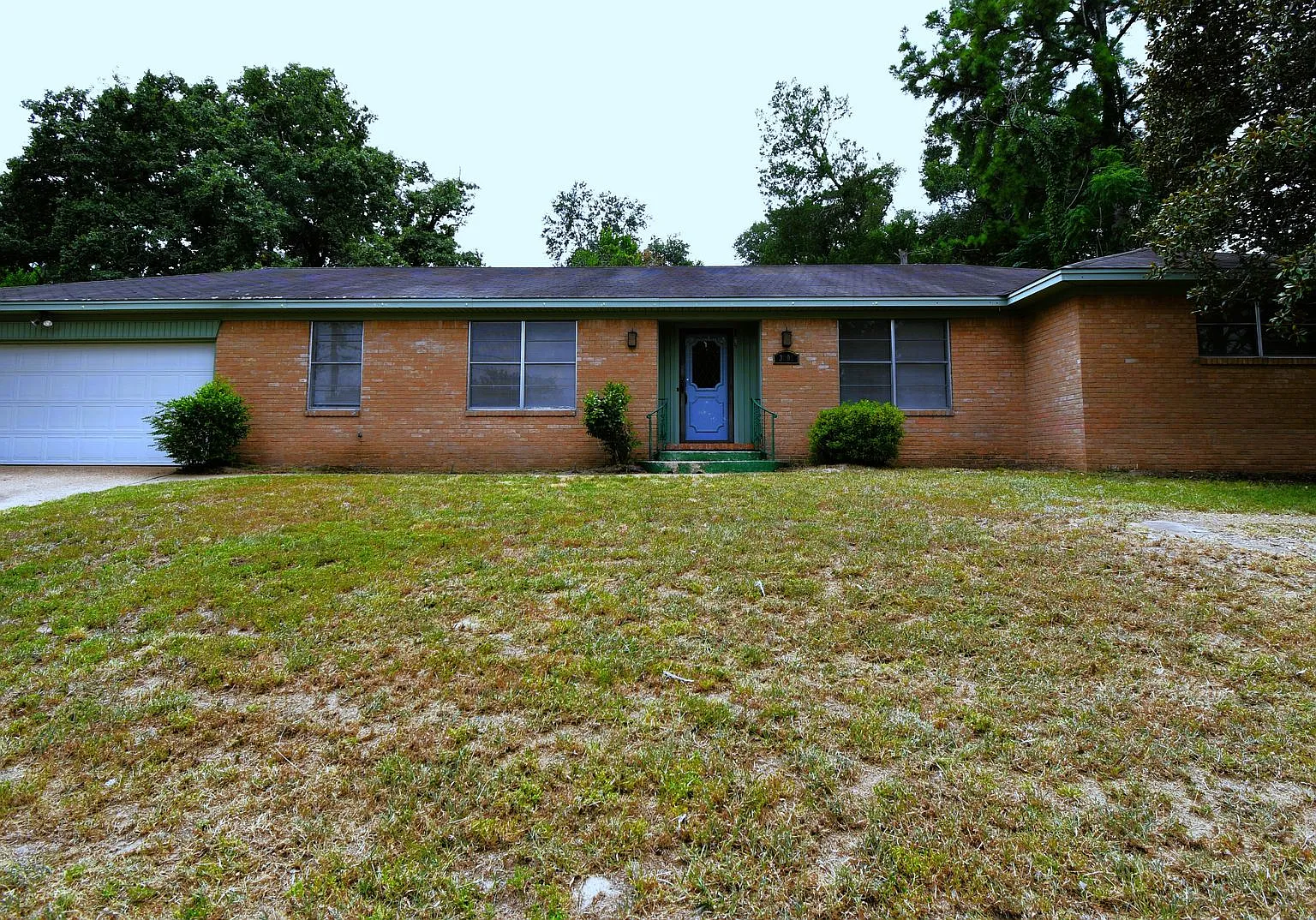 Charming 3 Bedroom, 2 Bath Home In Shady Oaks Addition! — Photo 1