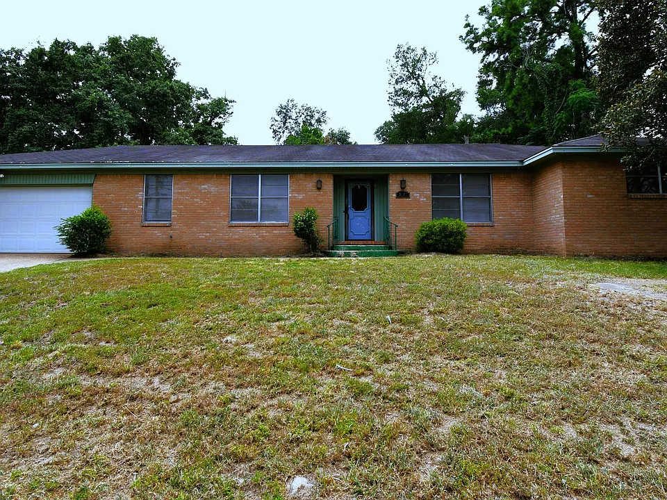 3202 Autumn Leaves Dr