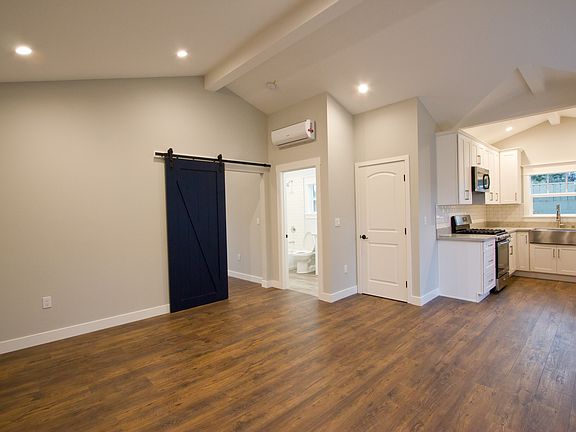 4th image of 6529 W 84th St