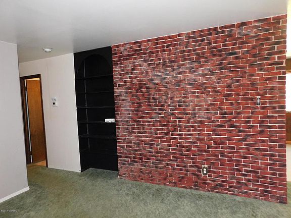 5th image of 151 Eastwood Dr