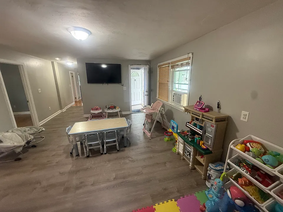 197 Wamsutta St #1