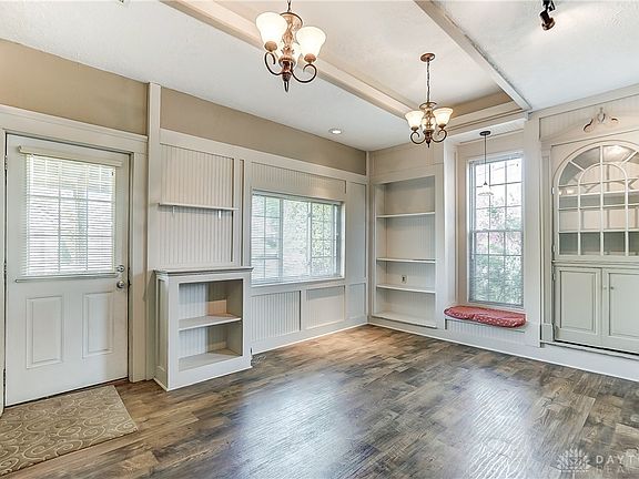 3rd image of 230 Central Ave