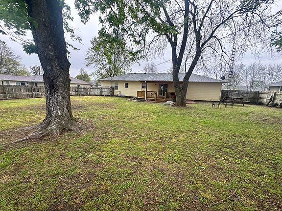 4th image of 1015 S Ann Dr