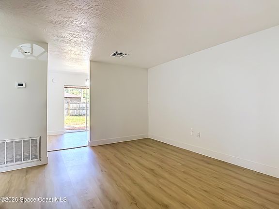 5th image of 535 Conover Ave NE
