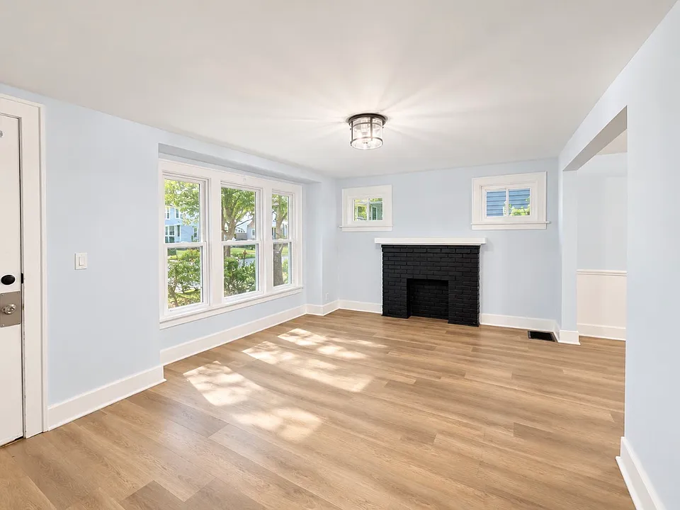 361 Saint Lawrence Ave #2