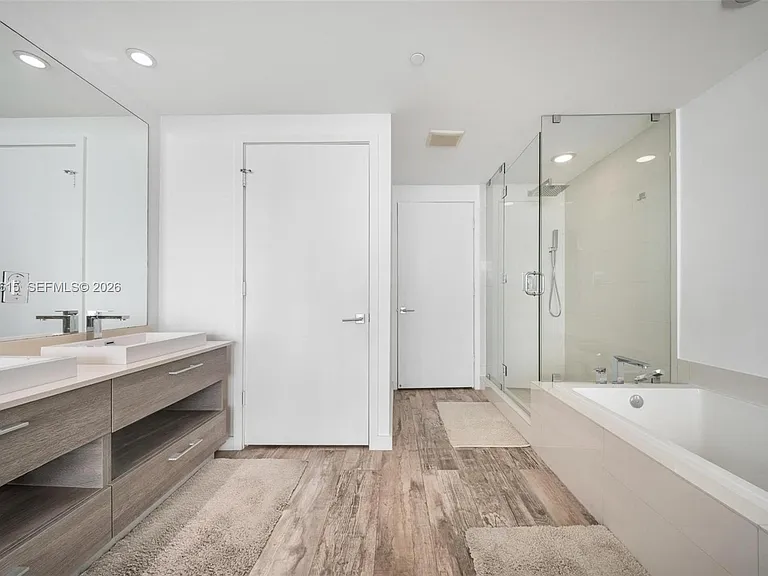 650 NE 32nd St #4805 — Photo 22