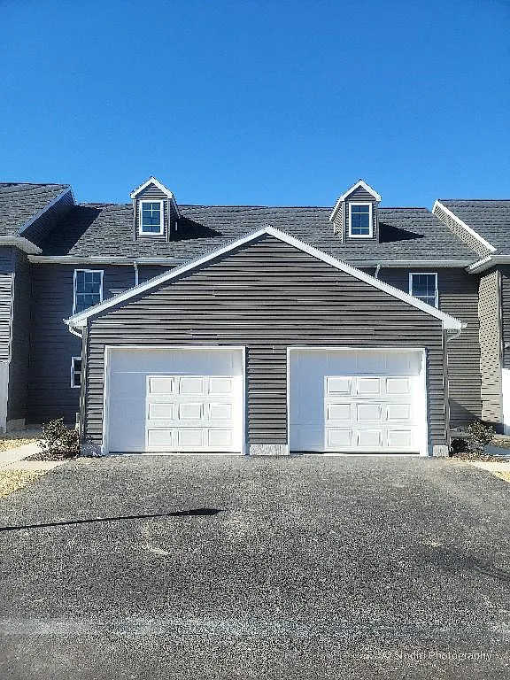 3 bed, 2.5 bath, 1738 sqft, $1,875 — Photo 2