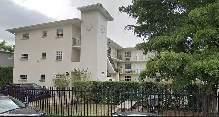 2 bed, 1.0 bath, 623 sqft, $2,158 — Photo 2