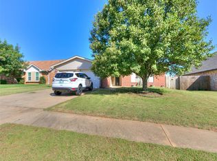 2305 Leaf Dr, Moore, OK 73160