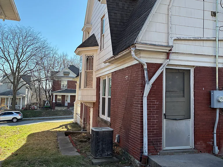 215 N 9th St — Photo 2