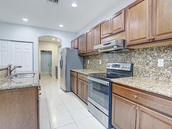 5th image of 1700 SE 18th Terrace