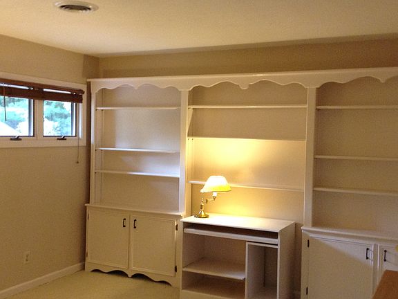 2nd image of 403 N Scarlet Oak Ln