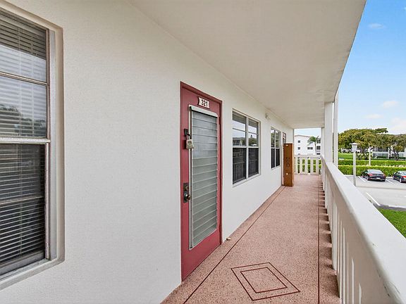 4th image of 321 Fanshaw H