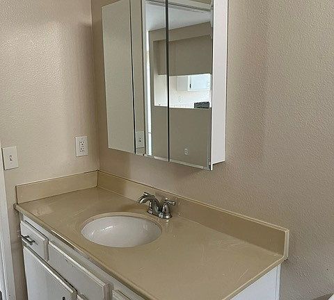 5th image of 4465 W 138th St APT 1