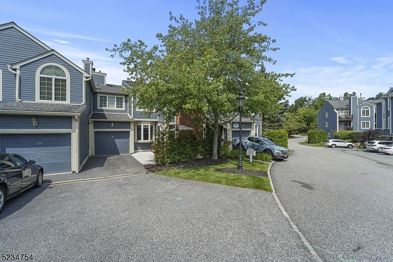 1st image of 328 Cambridge Dr #328