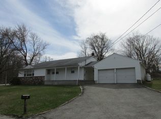 3 Fieldstone Ln, West Milford, NJ 07480