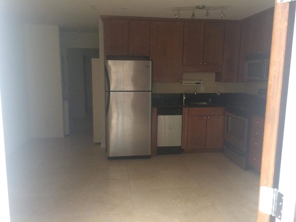1st image of 4020 Louisiana St Unit 3