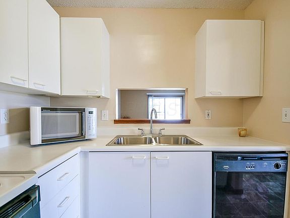 5th image of 175 Glenkirk Dr