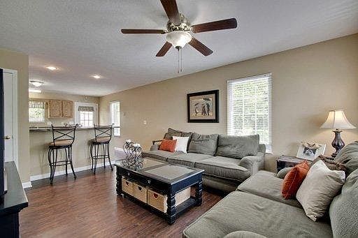 3rd image of 1966 Clove Ln