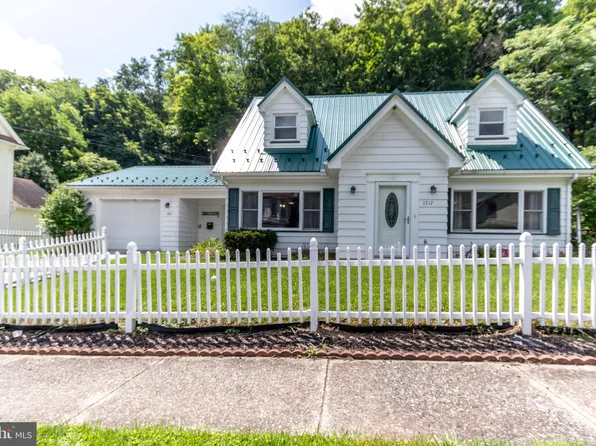 1217 Cameron Ave, Tyrone, PA 16686