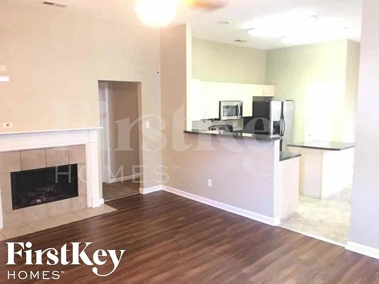 865 Abbey Grove Ln — Photo 3