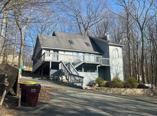 176 E Lake Dr, Milford, PA 18337