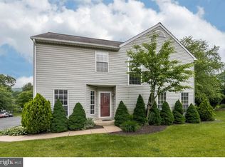 117 Village Dr, Schwenksville, PA 19473