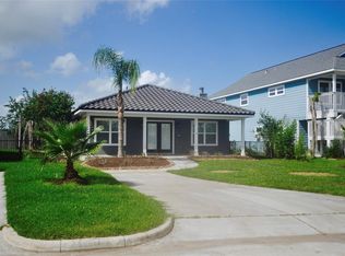 250 Debbie Ln, San Leon, TX 77539