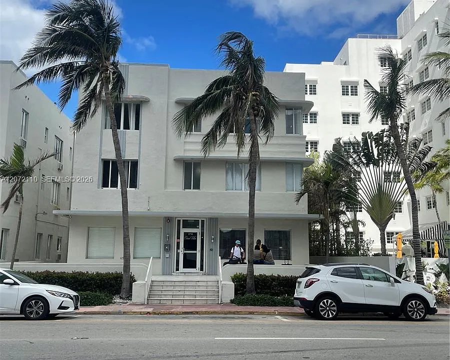 3710 Collins Ave #N-208
