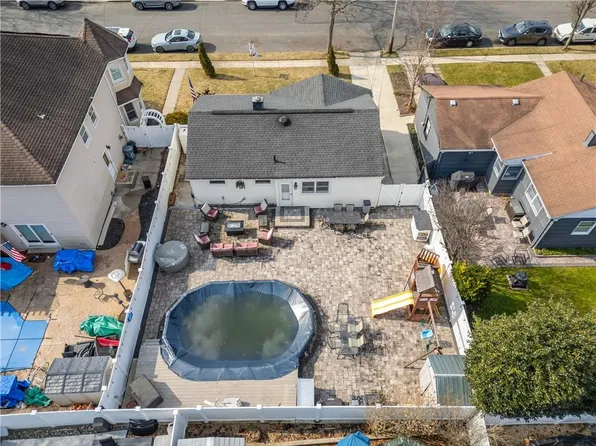 387 Beach Rd, Staten Island, NY 10312