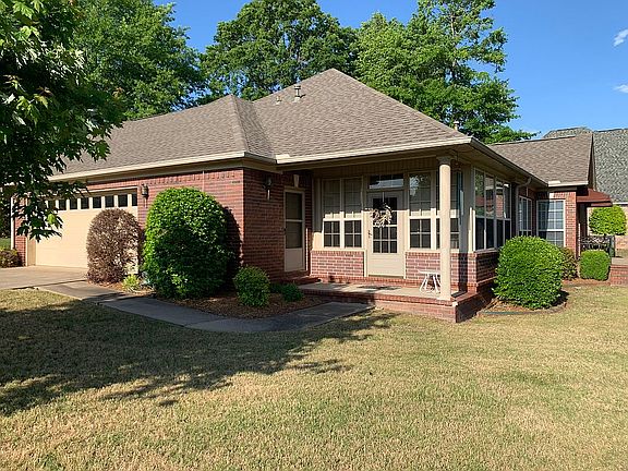 2nd image of 3007 Saint Andrews Dr