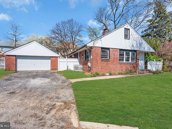 5th image of 247 Woodlawn Ave