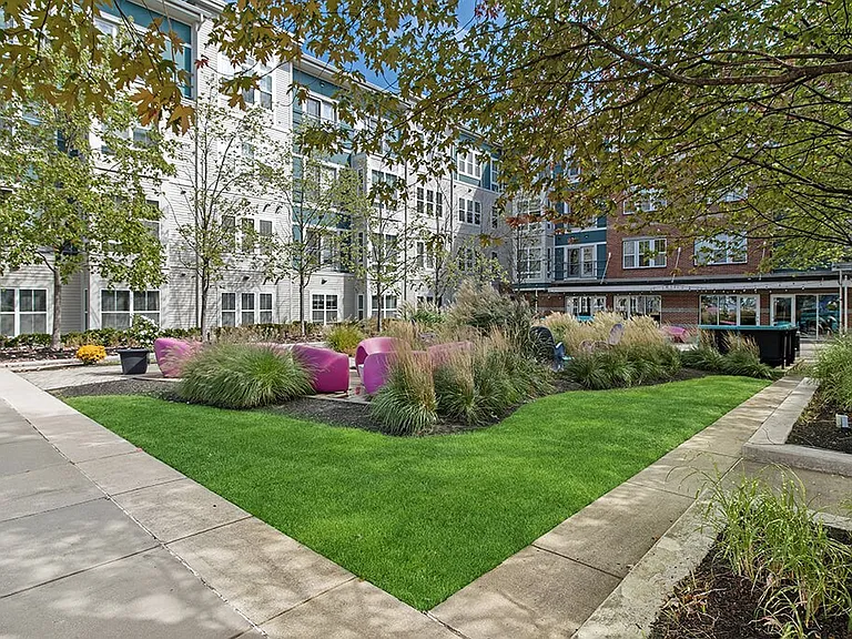 Axis Admiral's Hill Apartments — Photo 22