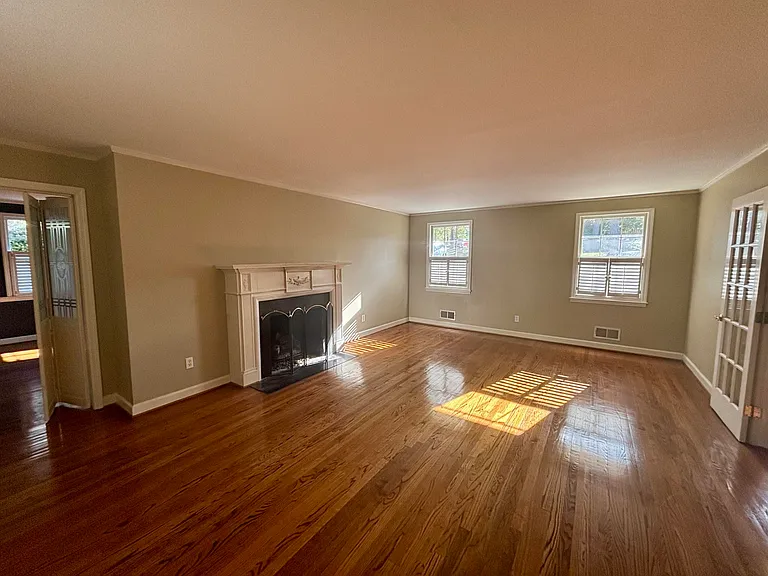 807 Barrett Ln — Photo 7