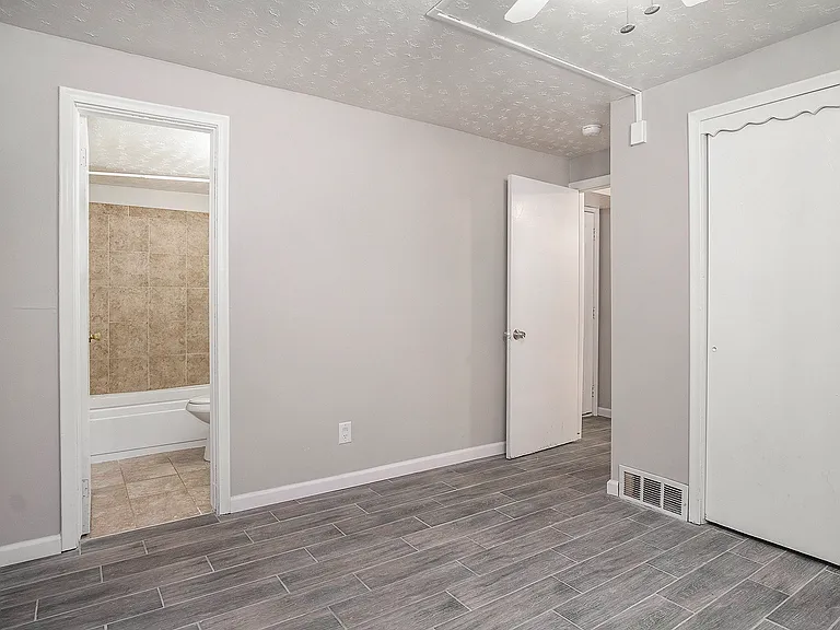 219 S 38th Ave #5 — Photo 5