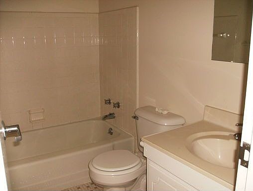 5th image of 512 Woodridge St NE APT 26