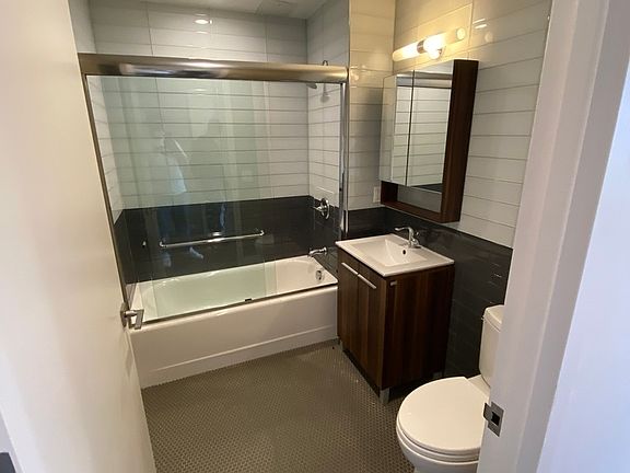 2nd image of 847 Lexington Ave #4J
