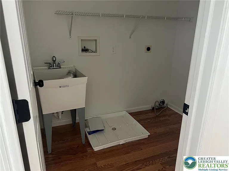 2593 Halleck Dr — Photo 33