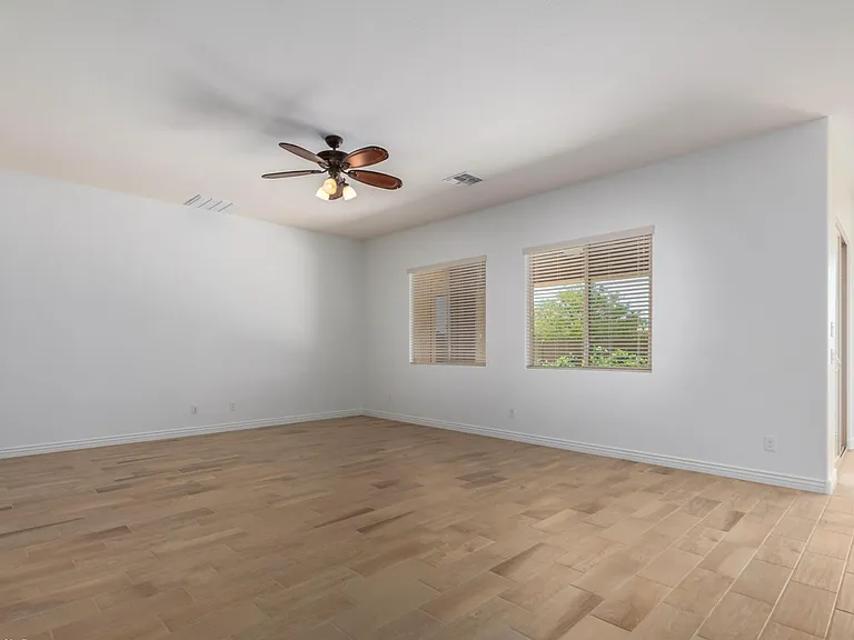 2615 W Balao Dr — Photo 4