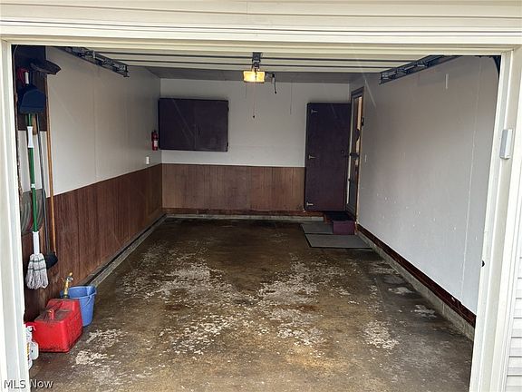 3rd image of 549 Montrose Ave NW