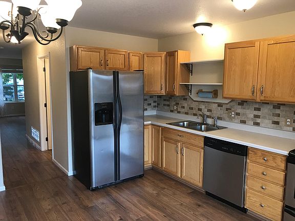 Kitchen w/ stainless steel appliances