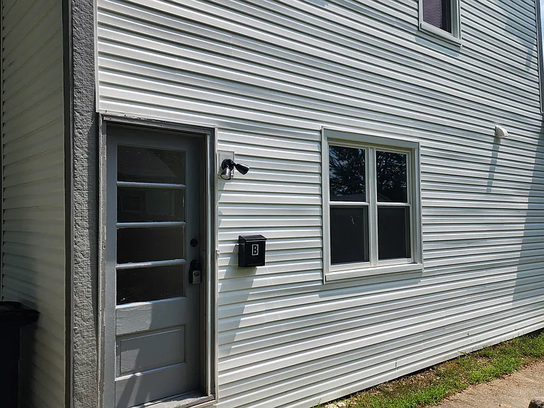 609 Main St #2 — Photo 2