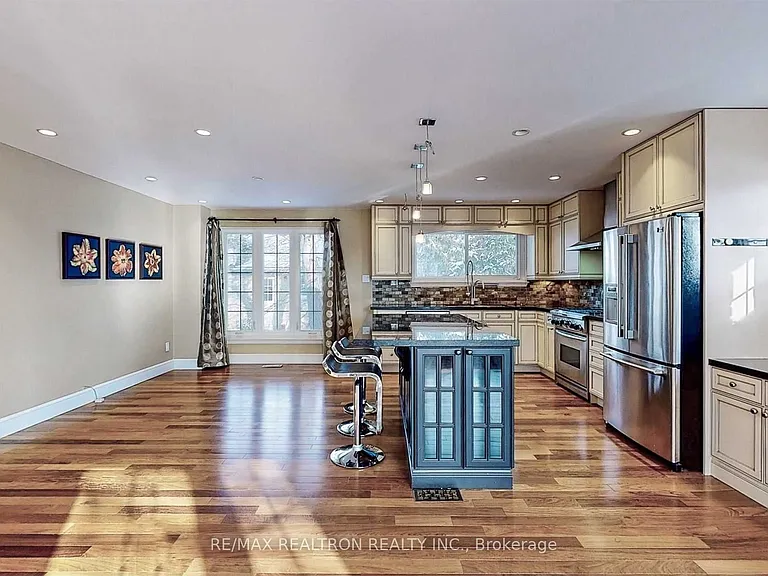 2 Callahan Rd — Photo 5