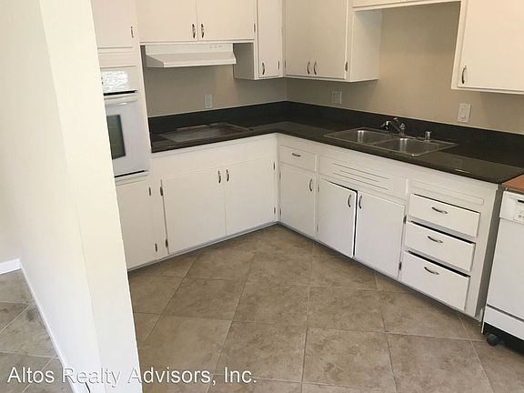 4th image of 2275 Royal Dr #5