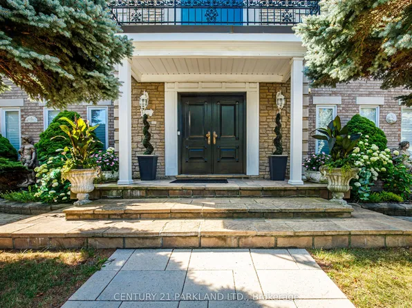 1 Radley St, Vaughan, ON L4L 8J7